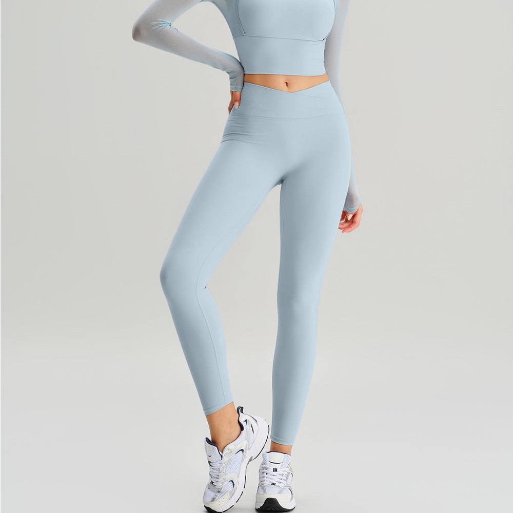 BERLOOK Light Blue V-Waist Leggings 24" NWT‎ Size S